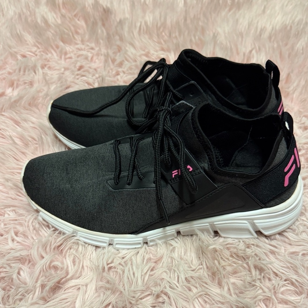 Fila Women's Black and Pink Athletic Sneakers